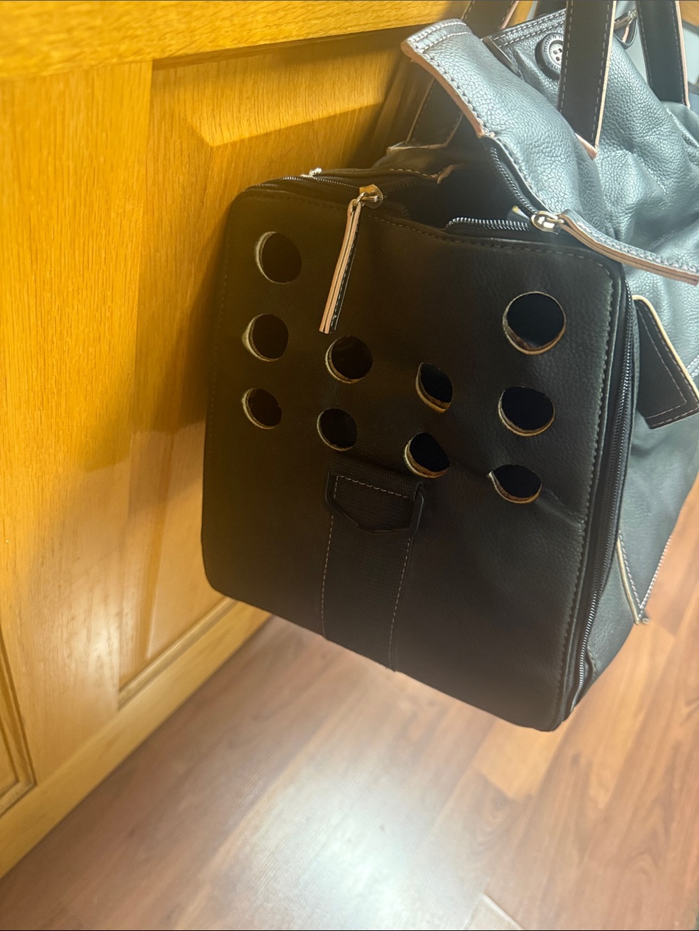Matt & Nat Montreal Black PVC Dual Top Handle Pet Carrier Bag - Picture 3 of 10